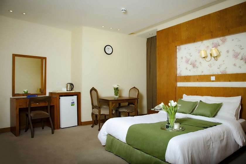 What do you know about the rating of hotels in Iran?
